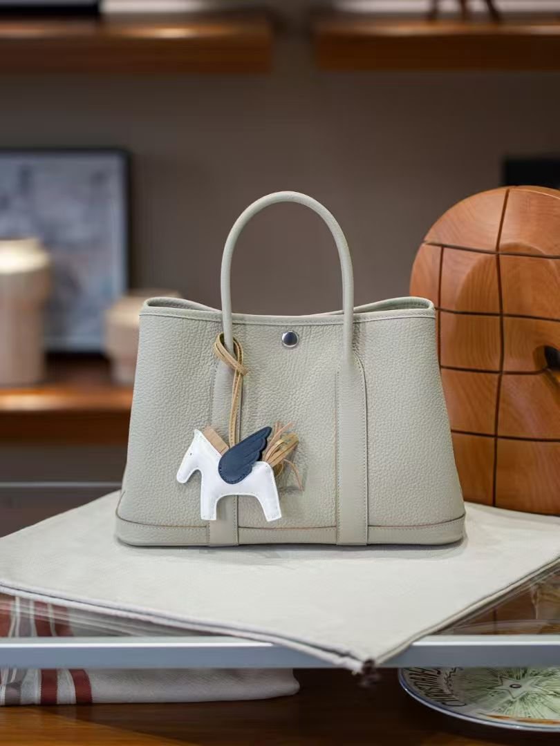 Top-grain cowhide handbag