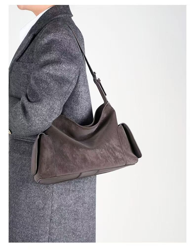 Stylish and versatile suede shoulder bag - Image 3