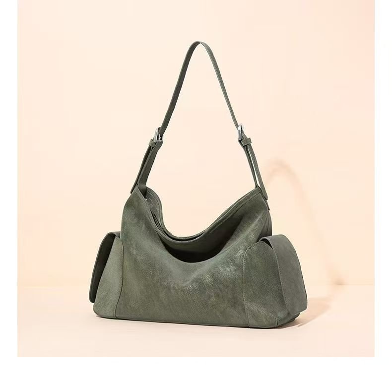 Stylish and versatile suede shoulder bag - Image 2