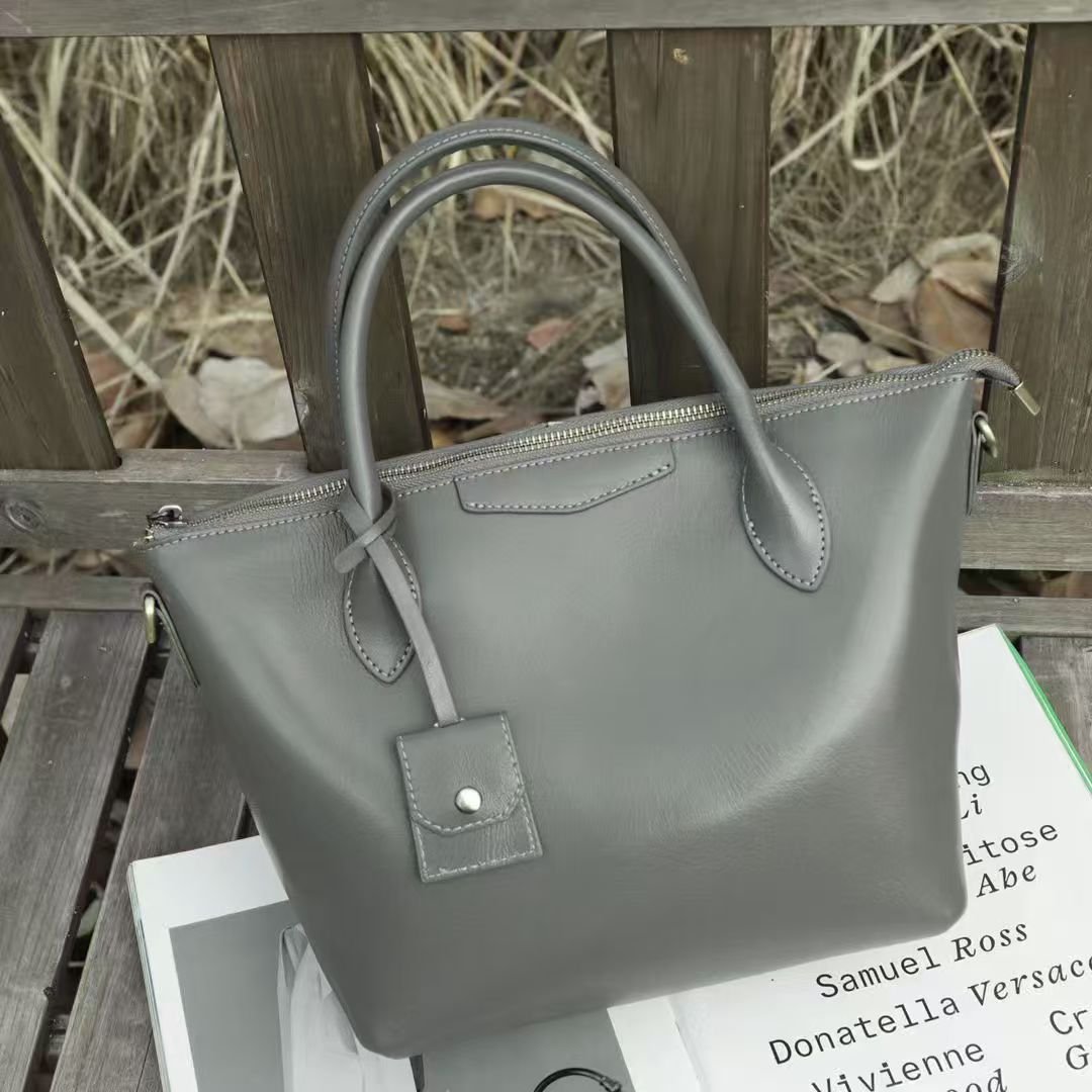 Large capacity cowhide bag - Image 3